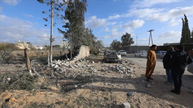 Libya'daki darbeci Hafter güçleri Zaviye kentini bombaladı: 2 ölü Libya'daki darbeci Hafter güçleri Zaviye kentini bombaladı: 2 ölü