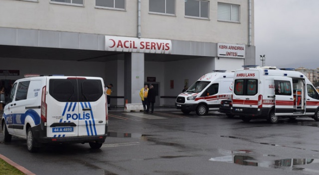 Malatya'da iki otomobil çarpıştı: 4 yaralı Malatya'da iki otomobil çarpıştı: 4 yaralı