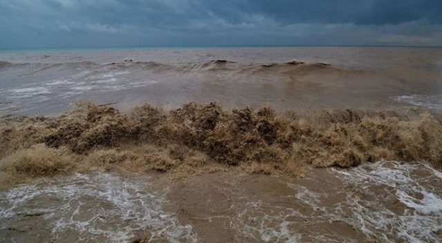 Mersin'de denizin rengi değişti
