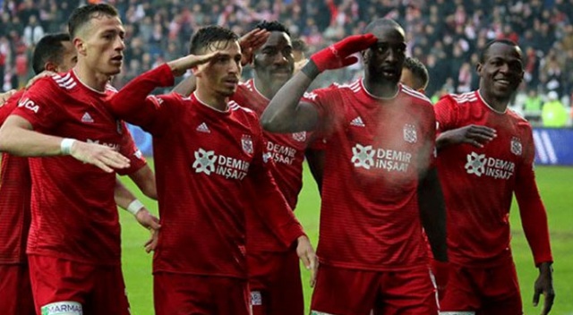 Mert Hakan Yandaş'tan transfer sözleri: Yarı yolda bırakmak bana yakışmaz Mert Hakan Yandaş'tan transfer sözleri: Yarı yolda bırakmak bana yakışmaz