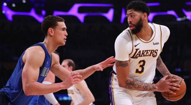 NBA'de Lakers, LeBron James'in tarihe geçtiği maçta Mavericks'i yendi NBA'de Lakers, LeBron James'in tarihe geçtiği maçta Mavericks'i yendi