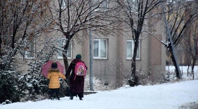 Olumsuz hava koşulları nedeniyle 3 ilde eğitime ara verildi Olumsuz hava koşulları nedeniyle 3 ilde eğitime ara verildi
