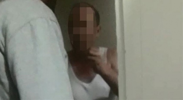 Otizmli çocuğun sesinden rahatsız olan komşudan akılamaz hareket: Bıçakla kapıya dayandı Otizmli çocuğun sesinden rahatsız olan komşudan akılamaz hareket: Bıçakla kapıya dayandı