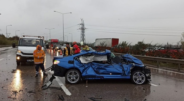 Otobanda su birikintisi faciası...Lüks otomobil sürücüsü sıkışarak öldü Otobanda su birikintisi faciası...Lüks otomobil sürücüsü sıkışarak öldü