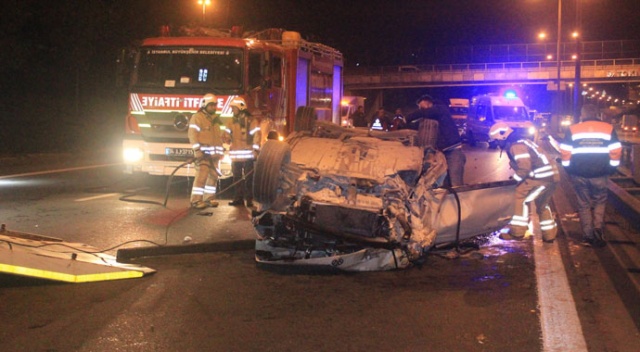Otomobil kamyona çarparak takla attı: 2 ölü, 1 yaralı