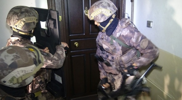 Polis uykuda yakaladı, onlarca suçlu gözaltına alındı