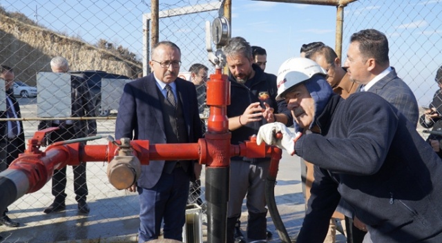 Siirt’te günde 700 varil ham petrol çıkarılıyor Siirt’te günde 700 varil ham petrol çıkarılıyor