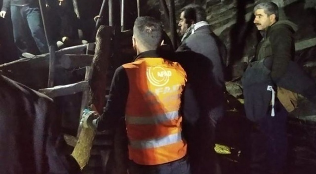 Şırnak'ta ruhsatsız kömür ocağında göçük: Bir kişi toprak altında kaldı Şırnak'ta ruhsatsız kömür ocağında göçük: Bir kişi toprak altında kaldı