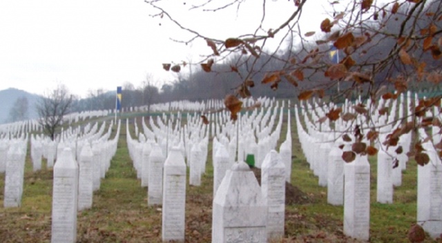 Srebrenitsa anneleri haykırdı: İşte katliamın delili