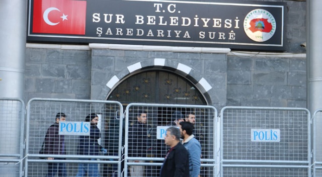 Teröristin cenazesine katılan başkana gözaltı Teröristin cenazesine katılan başkana gözaltı