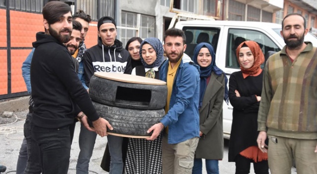 Üniversite öğrencileri araba lastiğinden kedi evi yaptı Üniversite öğrencileri araba lastiğinden kedi evi yaptı