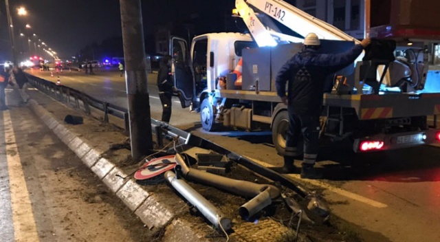 Yayalara çarpmamak için manevra yapan otomobil devrildi: 2 yaralı Yayalara çarpmamak için manevra yapan otomobil devrildi: 2 yaralı