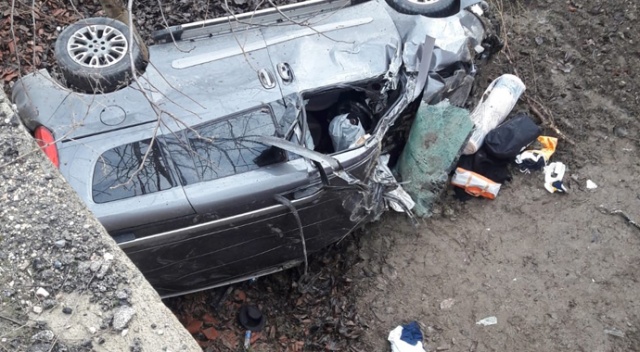Yoldan çıkan otomobil evin bahçesine uçtu: 1 ölü, 2 yaralı