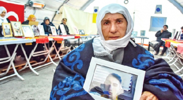 'Oğlum ‘gelmek istiyorum ama korkuyorum’ dedi' 'Oğlum ‘gelmek istiyorum ama korkuyorum’ dedi'