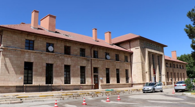 1939'daki depremde ayakta kalan tek bina: Erzincan Tren Garı 1939'daki depremde ayakta kalan tek bina: Erzincan Tren Garı