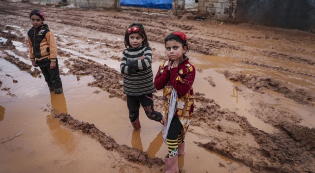 20 bin sivil daha Türkiye sınırında