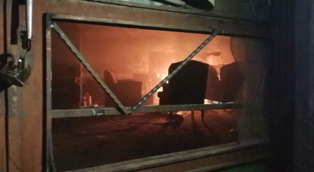 Alkol alıp ateş yaktı, boğulmak üzereyken itfaiye kurtardı