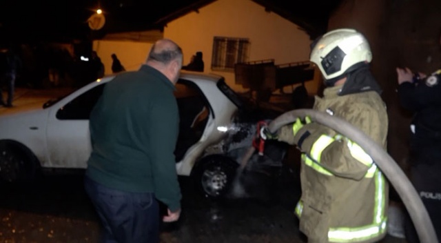 Balıkesir&#039;de söndürülmeden dökülen soba külü otomobili yaktı