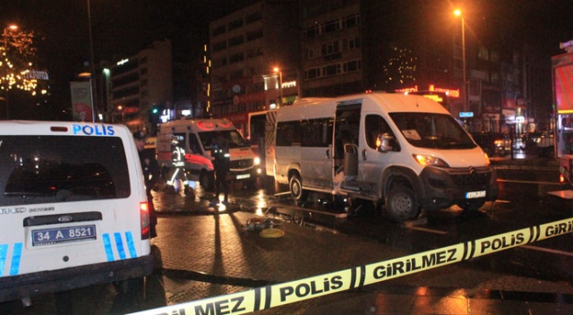 Beşiktaş’ta feci kaza! Otomobilin çarptığı kadın minibüsün altında kalarak hayatını kaybetti Beşiktaş’ta feci kaza! Otomobilin çarptığı kadın minibüsün altında kalarak hayatını kaybetti