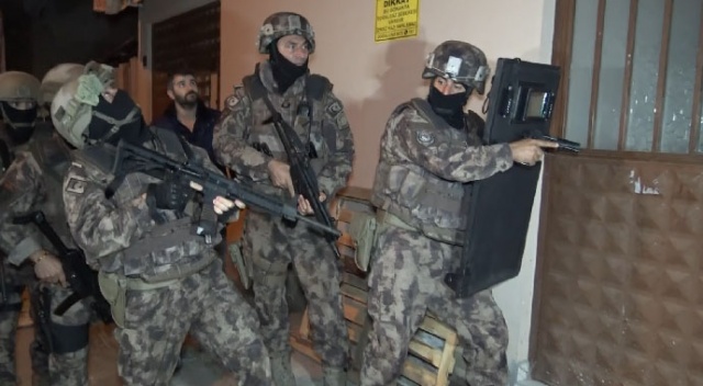 Bursa&#039;da şafak baskını yapılan operasyonda çöp evde gizlenen uyuşturucu yakalandı