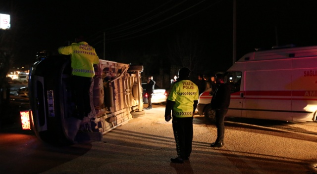 Bursa’da yolcu minibüsü yan yattı, 23 kişi ölümden döndü Bursa’da yolcu minibüsü yan yattı, 23 kişi ölümden döndü