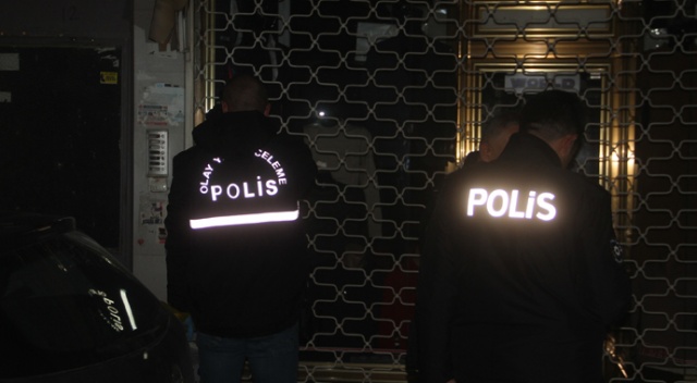 Çilingir yardımıyla girdiği evde annesinin cansız bedeniyle karşılaştı