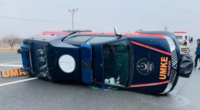 Depremden dönen UMKE ekibi kaza yaptı