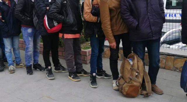 Edirne'de 187 düzensiz göçmen yakalandı Edirne'de 187 düzensiz göçmen yakalandı