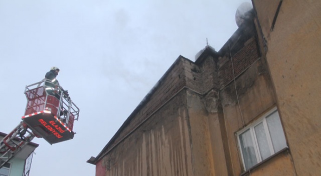Elazığ&#039;da çatı yangını