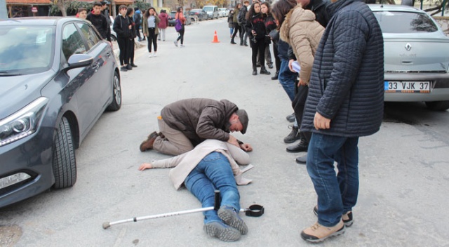 Eşini yolun ortasında yaralı halde buldu Eşini yolun ortasında yaralı halde buldu