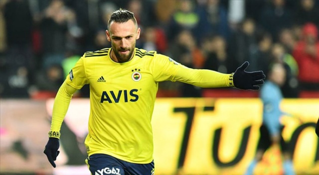 Fenerbahçeli Muriqi'ten 'ikinci sarı kartı bilerek gördü' eleştirilerine yanıt Fenerbahçeli Muriqi'ten 'ikinci sarı kartı bilerek gördü' eleştirilerine yanıt