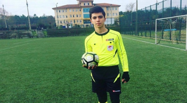 Futbolcu hakemi yumruklayarak bayıltmıştı... Cezası belli oldu Futbolcu hakemi yumruklayarak bayıltmıştı... Cezası belli oldu
