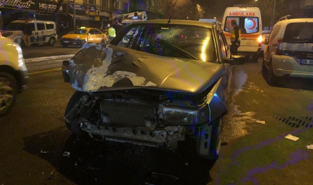Gizli buzlanma kazaya neden oldu: 4 yaralı Gizli buzlanma kazaya neden oldu: 4 yaralı