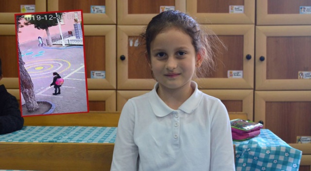 Helal olsun sana! 1'inci sınıf öğrencisi İstiklal Marşı'nı duyunca olduğu yerde esas duruşa geçti... Helal olsun sana! 1'inci sınıf öğrencisi İstiklal Marşı'nı duyunca olduğu yerde esas duruşa geçti...