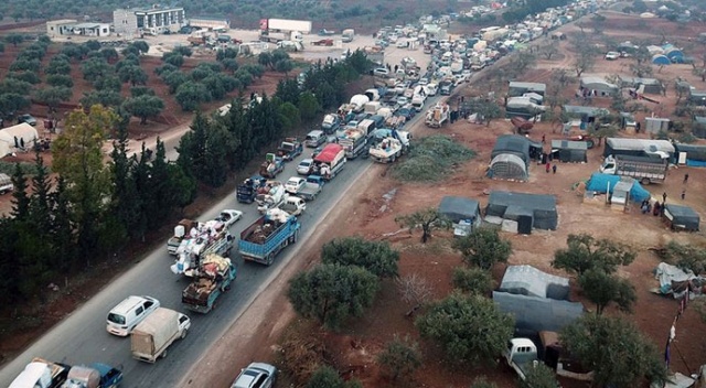İdlib'den Türkiye sınırına 44 bin sivil daha göç etti İdlib'den Türkiye sınırına 44 bin sivil daha göç etti