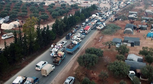 İdlib'ten Türkiye sınırı yakınlarına 20 bin sivil daha göç etti İdlib'ten Türkiye sınırı yakınlarına 20 bin sivil daha göç etti