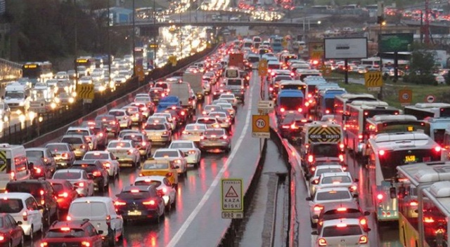 İstanbul'a trafik çilesi! %80 İstanbul'a trafik çilesi! %80