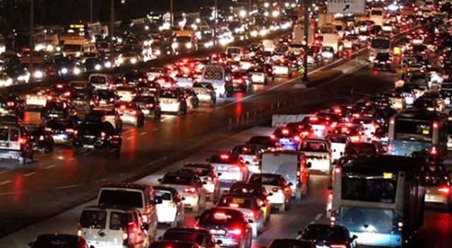 İstanbul'da sağanak etkili oldu! Sabah trafiğinde yoğunluk yaşandı İstanbul'da sağanak etkili oldu! Sabah trafiğinde yoğunluk yaşandı