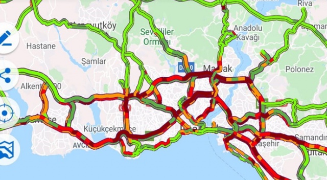 İstanbul’da sağanak yağış hayatı olumsuz etkiliyor