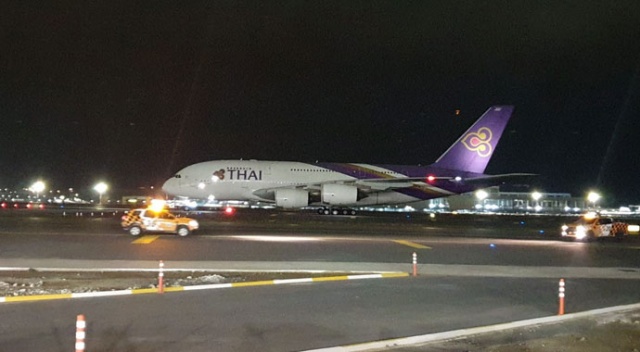 İstanbul Havalimanı'na Airbus 380 indi İstanbul Havalimanı'na Airbus 380 indi