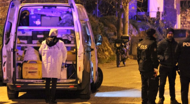 İzmir'de bıçaklı kavga: 1 ölü İzmir'de bıçaklı kavga: 1 ölü