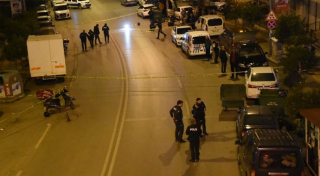 İzmir’de silahlı saldırının ortasında kalan 2 kişi öldü İzmir’de silahlı saldırının ortasında kalan 2 kişi öldü