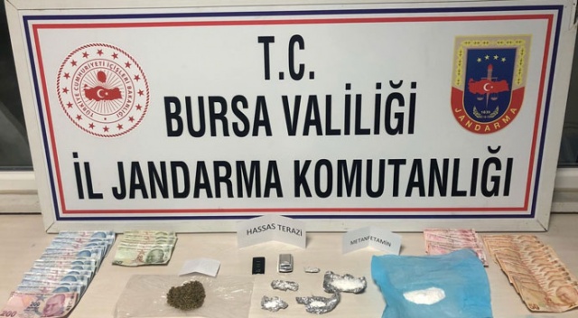 Jandarmanın dur ihtarına uymayıp kaçarken çamura saplandılar