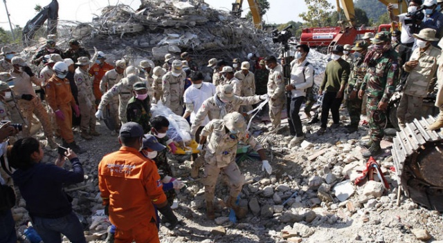 Kamboçya'da inşaat halindeki 7 katlı bina çöktü: 36 ölü