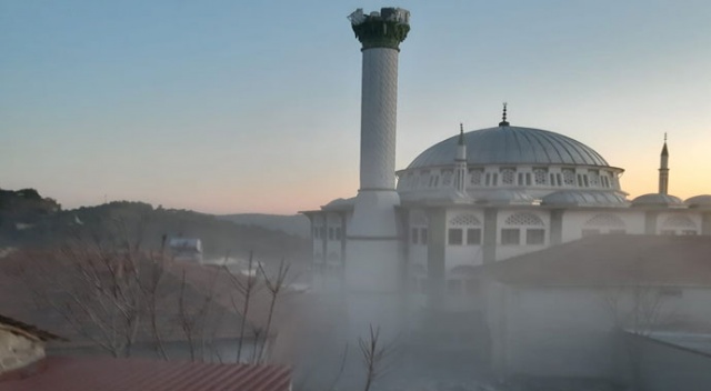 Kırkağaç’ta depremde hasar gören cami minaresi yıkıldı