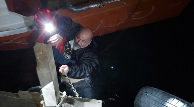 Köprüden dereye düşen yaşlı adamı itfaiye kurtardı