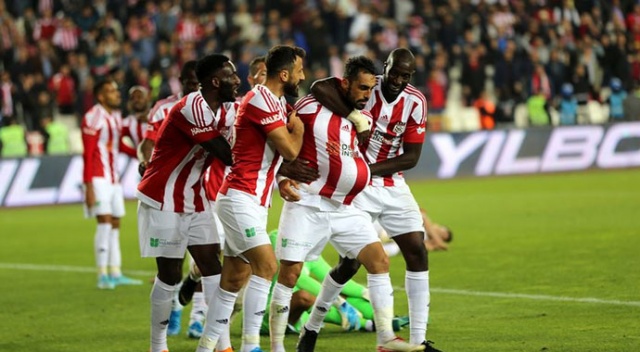 Lider Sivasspor'dan tarihinin en iyi hücum performansı Lider Sivasspor'dan tarihinin en iyi hücum performansı