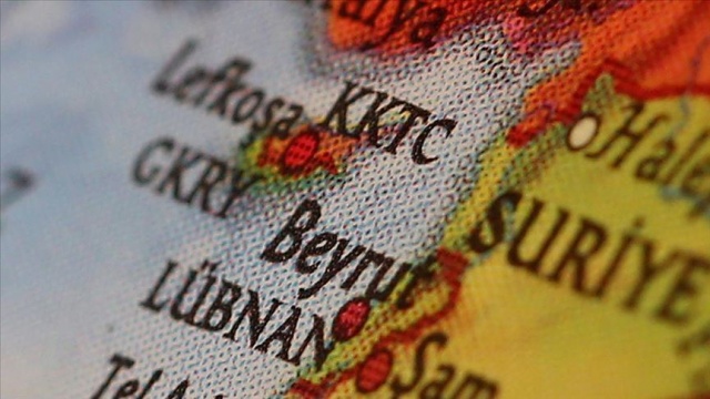 Lübnan'da bir kişi kendini ateşe vererek intihar etti Lübnan'da bir kişi kendini ateşe vererek intihar etti