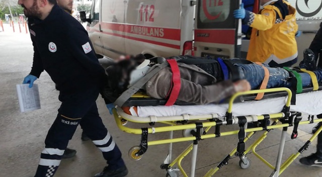 Minibüs ile hafif ticari araç çarpıştı: 1 yaralı Minibüs ile hafif ticari araç çarpıştı: 1 yaralı