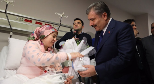 Sağlık Bakanı Koca, başkentte yeni yılın ilk bebeğini ziyaret etti Sağlık Bakanı Koca, başkentte yeni yılın ilk bebeğini ziyaret etti